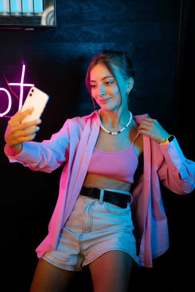 Cute Girl Hè 2026: Top 12 Phong Cách Y2K Nhẹ Nhàng